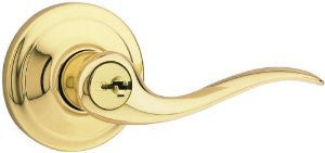 Kwikset Tustin Entry Lever featuring SmartKey in Polished Brass